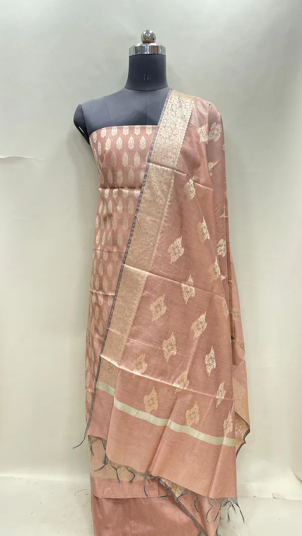 Humairah_Peach_Cotton_Floral_Resham_Booti_3_pcs_Suit_set_with_Plain_Bottom_and_Floral_Zari_Mina_Boota_Peach_Dupatta