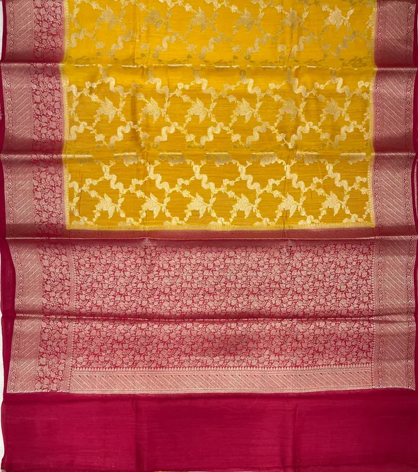 Humairah_Pure_Handloom_Gold_Munga_Silk_Floral_Gold_Zari_Jaal_with_Contrast_Pink_Floral_Jaal_Pallu_Skirt_Dual_Shade_Zari_Border_with_Pink_Blouse