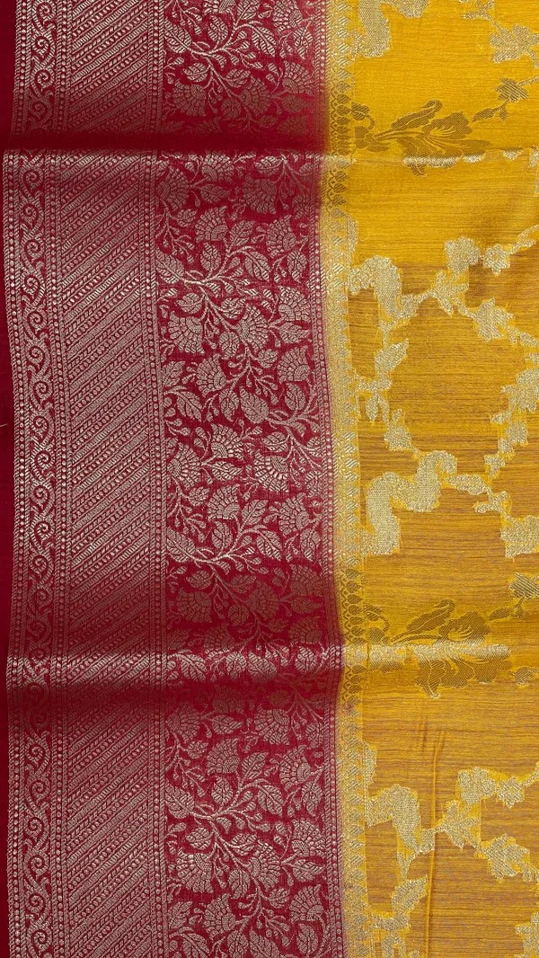 Humairah_Pure_Handloom_Gold_Munga_Silk_Floral_Gold_Zari_Jaal_with_Contrast_Pink_Floral_Jaal_Pallu_Skirt_Dual_Shade_Zari_Border_with_Pink_Blouse