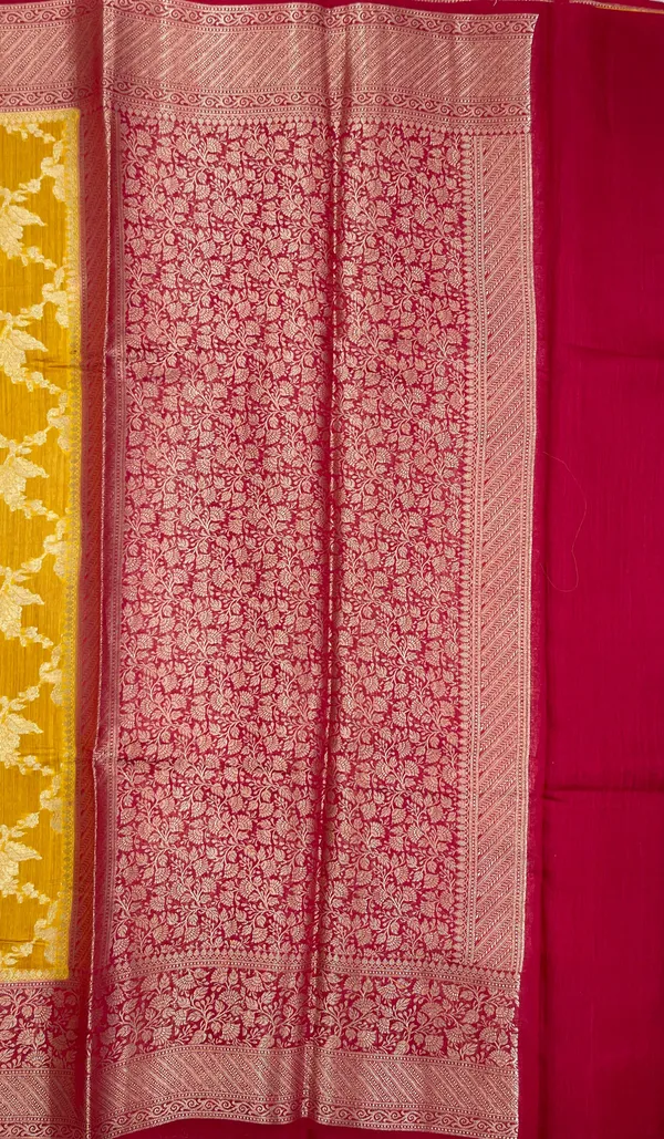 Humairah_Pure_Handloom_Gold_Munga_Silk_Floral_Gold_Zari_Jaal_with_Contrast_Pink_Floral_Jaal_Pallu_Skirt_Dual_Shade_Zari_Border_with_Pink_Blouse