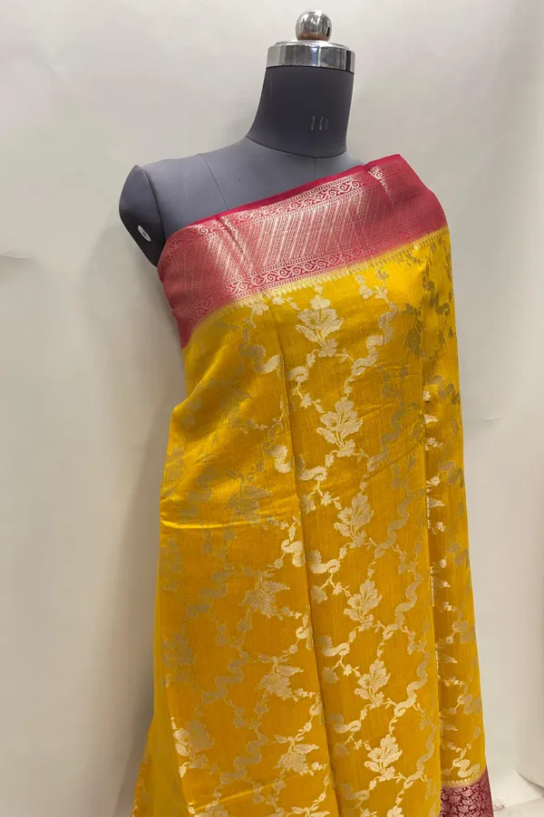 Humairah_Pure_Handloom_Gold_Munga_Silk_Floral_Gold_Zari_Jaal_with_Contrast_Pink_Floral_Jaal_Pallu_Skirt_Dual_Shade_Zari_Border_with_Pink_Blouse