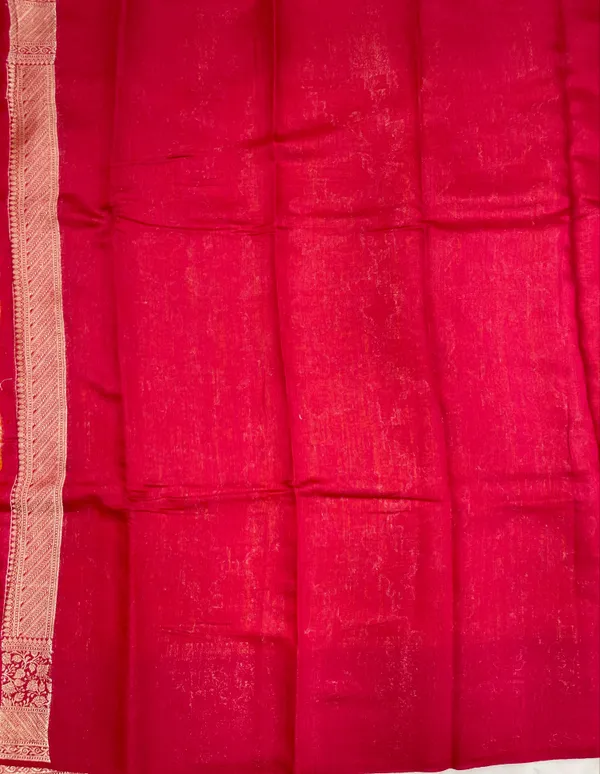 Humairah_Pure_Handloom_Gold_Munga_Silk_Floral_Gold_Zari_Jaal_with_Contrast_Pink_Floral_Jaal_Pallu_Skirt_Dual_Shade_Zari_Border_with_Pink_Blouse