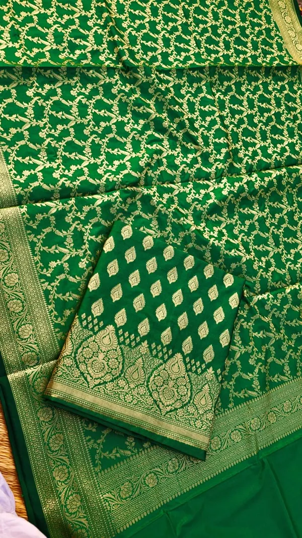 Green_Katan_Silk_Floral_Zari_Booti_Banarasi_With_Floral_Jaal_Dupatta_Suit_Set_Skl_Pk3