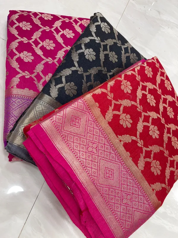 Humairah_Pure_Handloom_Magenta_Munga_Silk_Floral_Copper_Zari_Jaal_with_Contrast_Purple_Polka_Dot_Pallu_Skirt_Dual_Shade_Mina_Zari_Border_with_Purple_Blouse