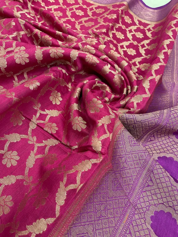 Humairah_Pure_Handloom_Magenta_Munga_Silk_Floral_Copper_Zari_Jaal_with_Contrast_Purple_Polka_Dot_Pallu_Skirt_Dual_Shade_Mina_Zari_Border_with_Purple_Blouse