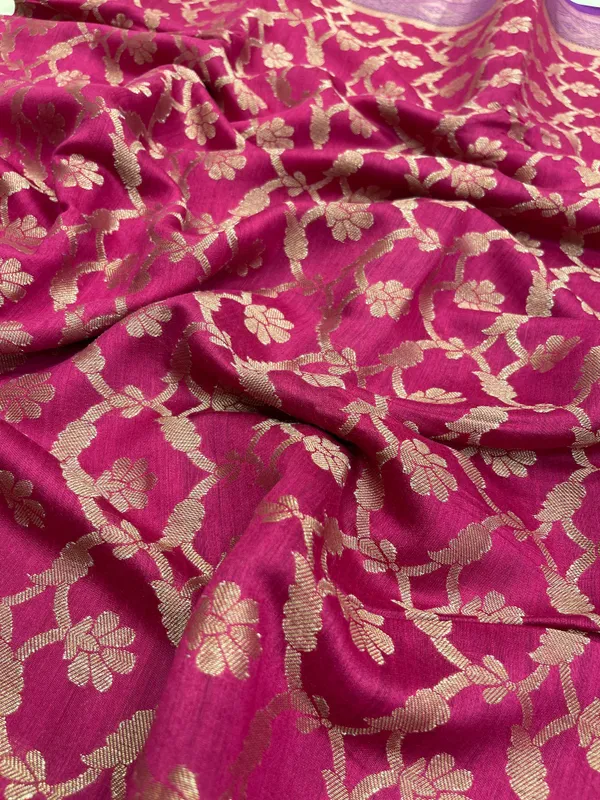 Humairah_Pure_Handloom_Magenta_Munga_Silk_Floral_Copper_Zari_Jaal_with_Contrast_Purple_Polka_Dot_Pallu_Skirt_Dual_Shade_Mina_Zari_Border_with_Purple_Blouse