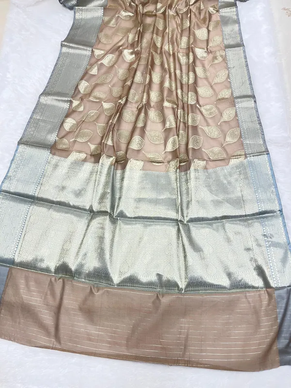 Light_Brown_Green_Cotton_Leaf_Water_Zari_Booti_Banarasi_Saree_JVC_8
