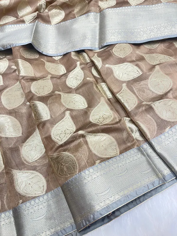 Light_Brown_Green_Cotton_Leaf_Water_Zari_Booti_Banarasi_Saree_JVC_8