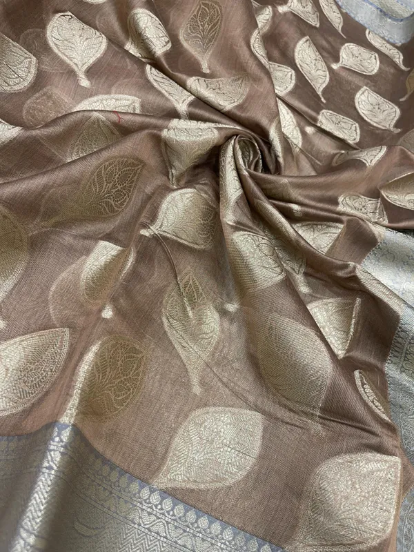 Light_Brown_Green_Cotton_Leaf_Water_Zari_Booti_Banarasi_Saree_JVC_8