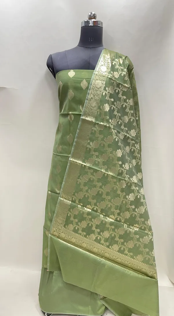 Humairah_Green_Cotton_Floral_Zari_Booti_3_pcs_Suit_Set_with_Plain_Botton_and_Floral_Zari_Jaal_Green_Dupatta