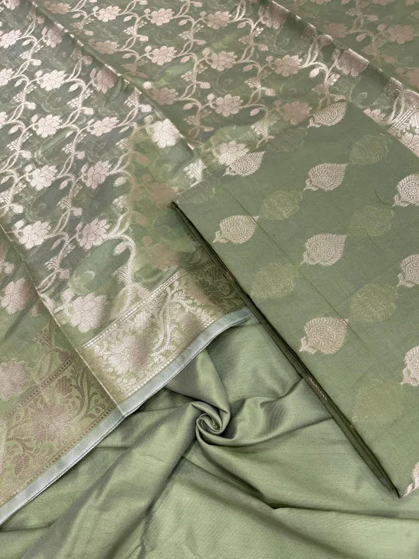 Humairah_Green_Cotton_Floral_Zari_Booti_3_pcs_Suit_Set_with_Plain_Botton_and_Floral_Zari_Jaal_Green_Dupatta