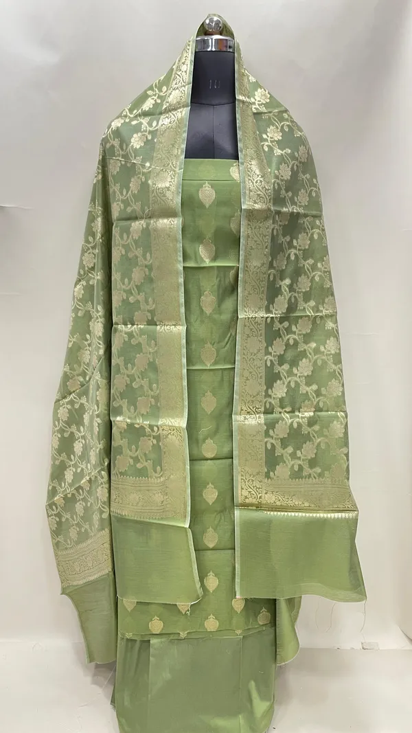 Humairah_Green_Cotton_Floral_Zari_Booti_3_pcs_Suit_Set_with_Plain_Botton_and_Floral_Zari_Jaal_Green_Dupatta