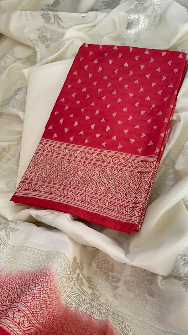 Red_Pashmina_Silk_Chunri_Zari_Booti_Banarasi_Suit_with_Contrast_Off_white_Floral_Jaal_Dupatta_1250DAN_PMC5
