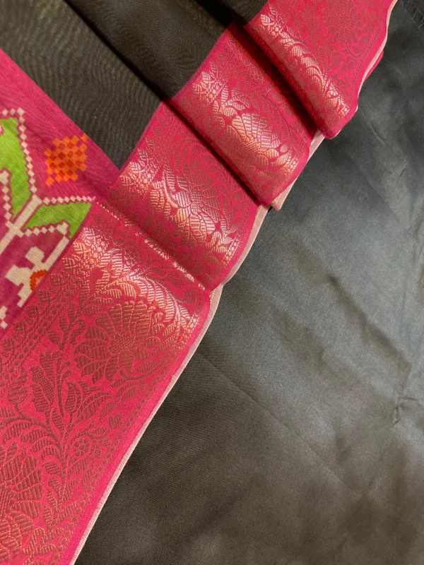 Black_Plain_Mercerised_Silk_Banarasi_Suit_Set_with_Contrast_Pink_Digital_Print_Dupatta_650SKL_MS5