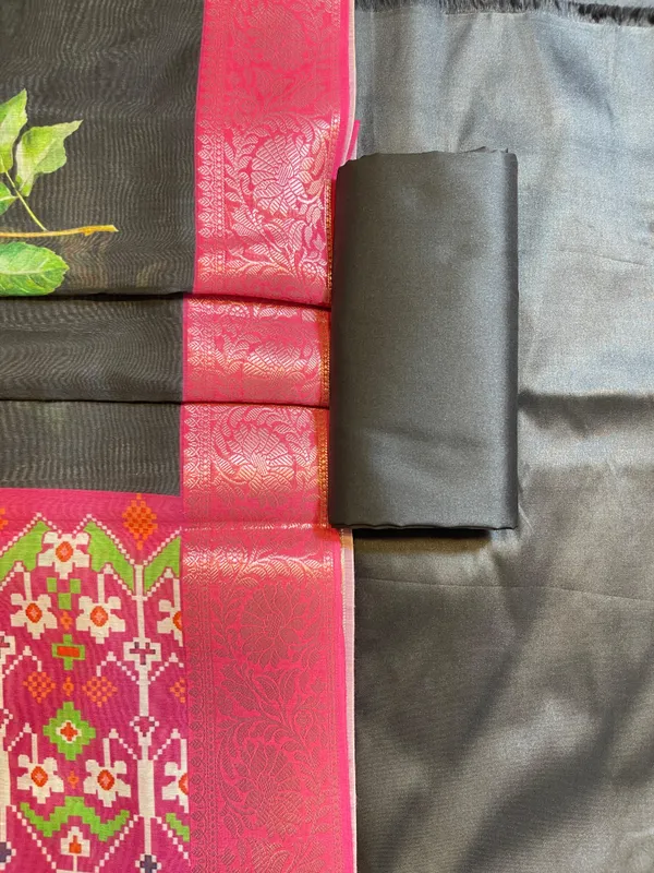 Black_Plain_Mercerised_Silk_Banarasi_Suit_Set_with_Contrast_Pink_Digital_Print_Dupatta_650SKL_MS5