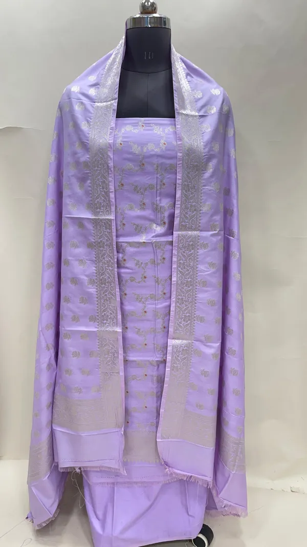 Humairah_Light_Purple_Katan_Chiniya_Silk_Floral_Silver_Zari_Mina_Jaal_3_pcs_Suit_set_with_Plain_Bottom_and_Floral_Zari_Booti_Light_Purple_Dupatta