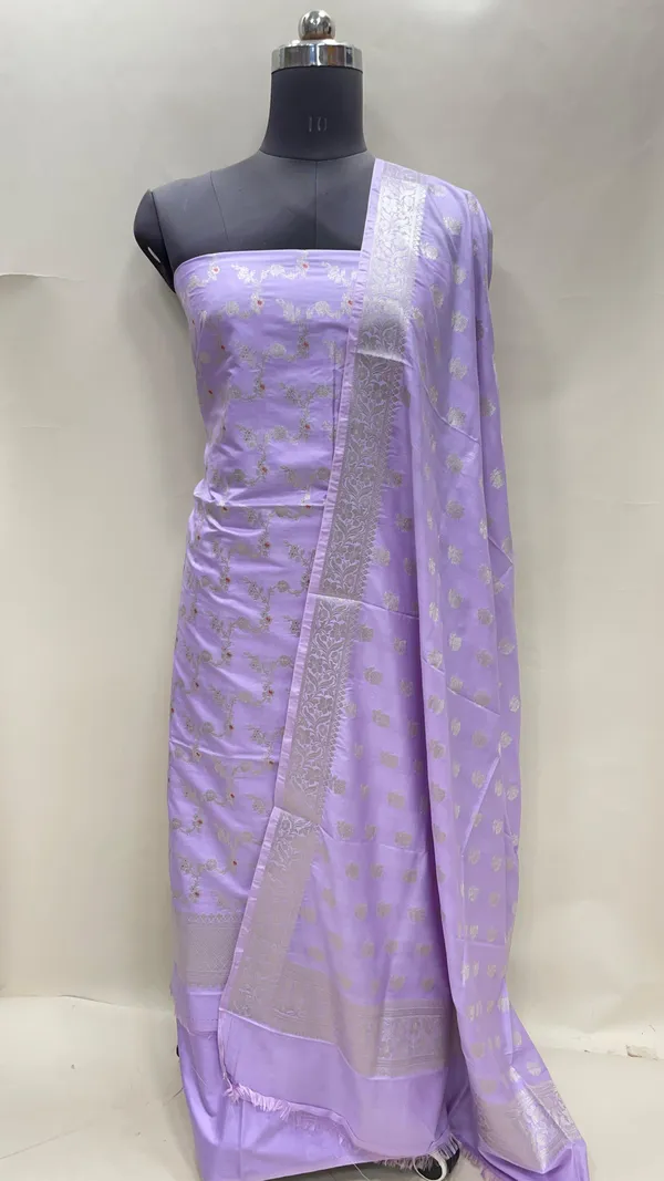Humairah_Light_Purple_Katan_Chiniya_Silk_Floral_Silver_Zari_Mina_Jaal_3_pcs_Suit_set_with_Plain_Bottom_and_Floral_Zari_Booti_Light_Purple_Dupatta