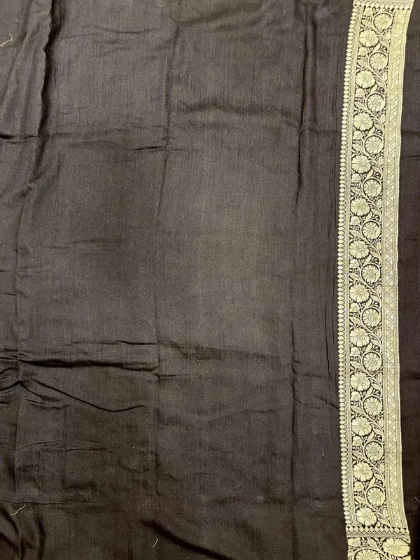 Humairah_Pure_Handloom_Black_Munga_Silk_Copper_Silver_Zari_Booti_with_Floral_Zari_Jaal_Pallu_and_Black_Blouse