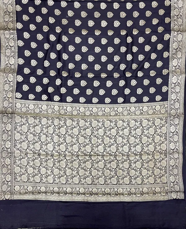 Humairah_Pure_Handloom_Black_Munga_Silk_Copper_Silver_Zari_Booti_with_Floral_Zari_Jaal_Pallu_and_Black_Blouse