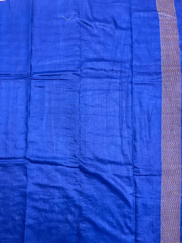 Humairah_Pure_Handloom_Red_Munga_Silk_Floral_Copper_Zari_Booti_with_Contrast_Blue_Jaal_Skirt_Dual_Shade_Green_Floral_Zari_Border_and_Blue_Blouse