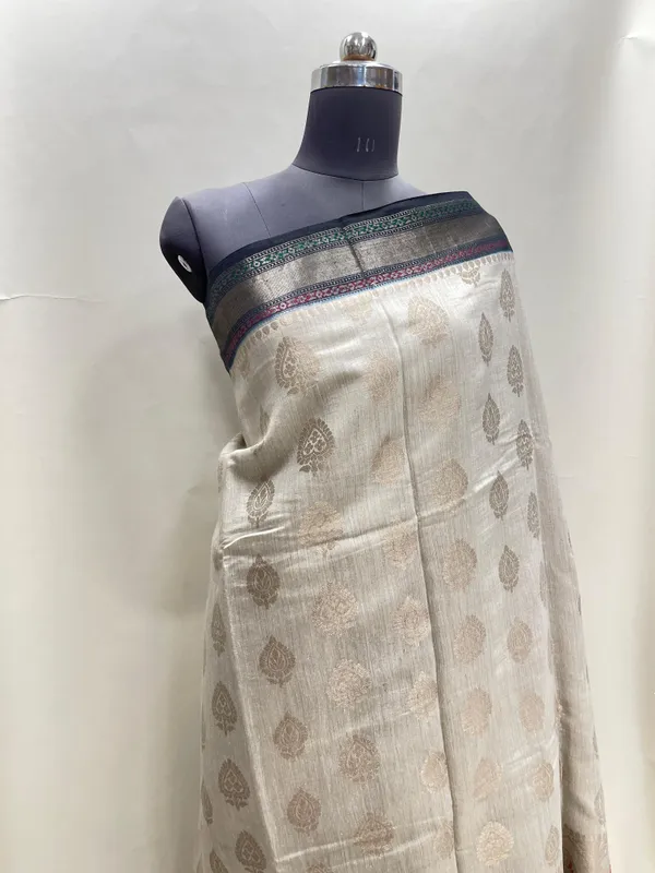 Humairah_Pure_Handloom_Off_white_Munga_Silk_Floral_Zari_Booti_Contrast_Black_Mina_Zari_Border_with_Paisley_Black_Pallu_and_Black_Blouse