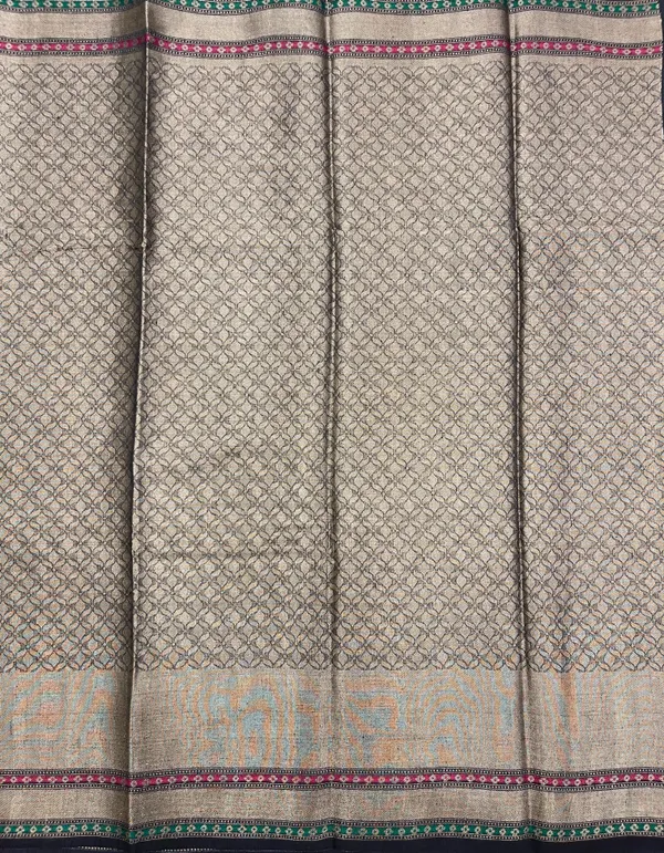 Humairah_Pure_Handloom_Off_white_Munga_Silk_Floral_Zari_Booti_Contrast_Black_Mina_Zari_Border_with_Paisley_Black_Pallu_and_Black_Blouse
