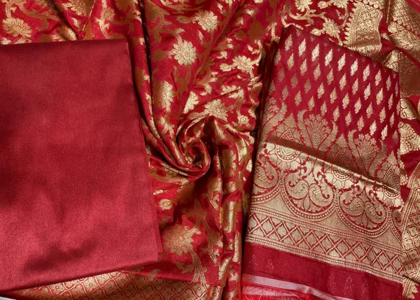 Humairah_Presents_Maroon_Floral_Zari_Booti_3pcs_Suit_Set_with_Plain_Bottom_and_Floral_Zari_Alfi_Jaal_Maroon_Dupatta