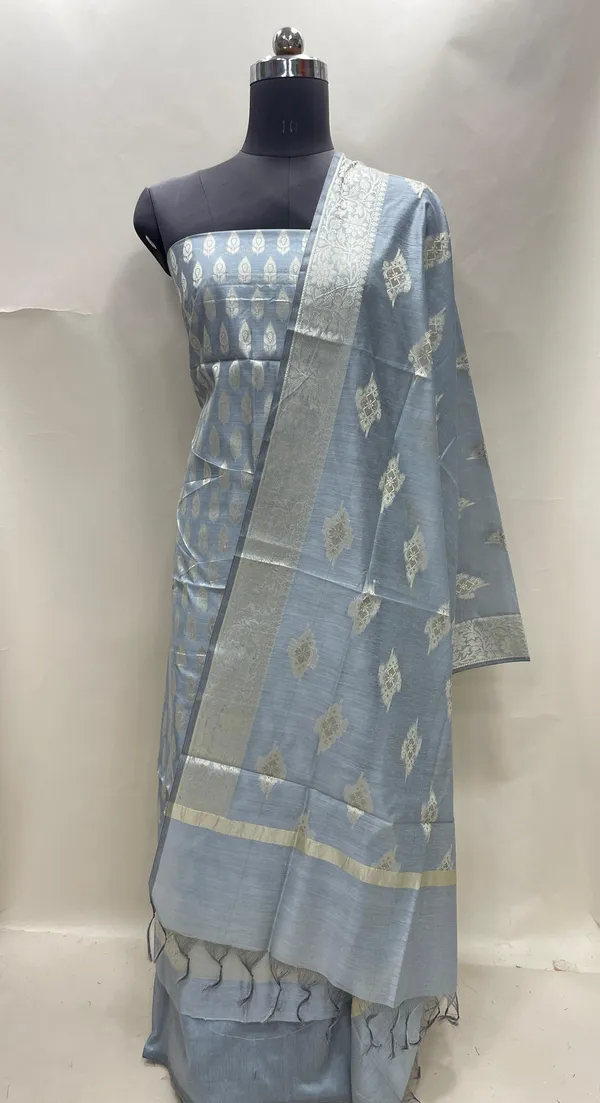 Humairah_Grey_Cotton_Floral_Resham_Booti_3_pcs_Suit_set_with_Plain_Bottom_and_Floral_Zari_Mina_Boota_Grey_Dupatta