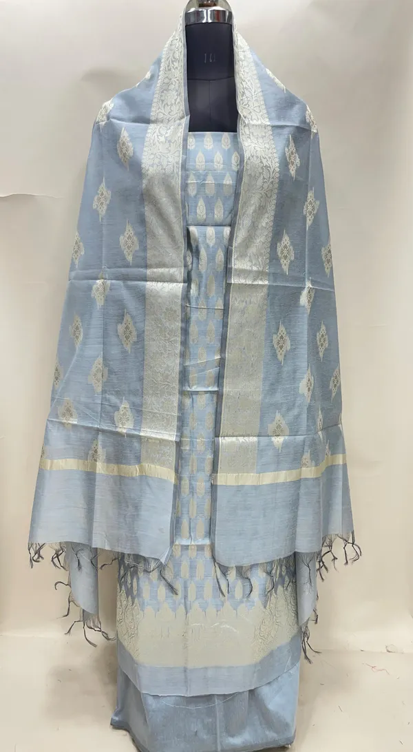 Humairah_Grey_Cotton_Floral_Resham_Booti_3_pcs_Suit_set_with_Plain_Bottom_and_Floral_Zari_Mina_Boota_Grey_Dupatta