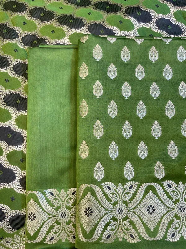 Green_Mashru_Silk_Floral_Zari_Booti_with_Rangkaat_Dupatta_Banarasi_3_pcs_Suit_Set_26AJ_MSR11