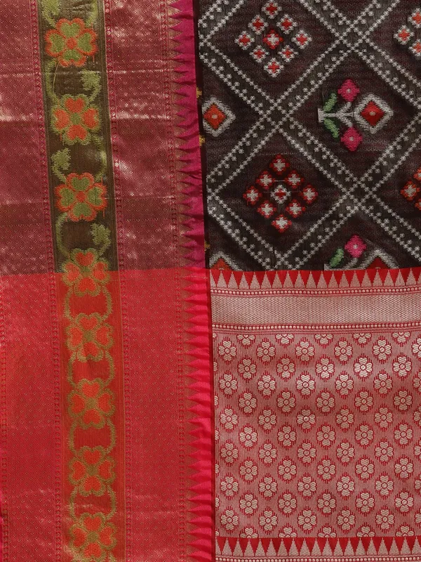 Black_Art_Silk_Banarasi_Sarees_For_Women_GEASF_27