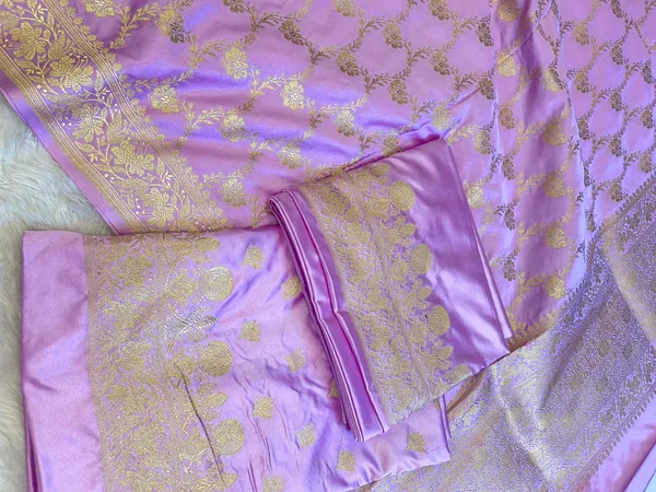 Purple_Mashru_Silk_Floral_Zari_Booti_with_Zari_Jaal_Dupatta_Handloom_Banarasi_3_pcs_Suit_Set_3000AJ_MSR4