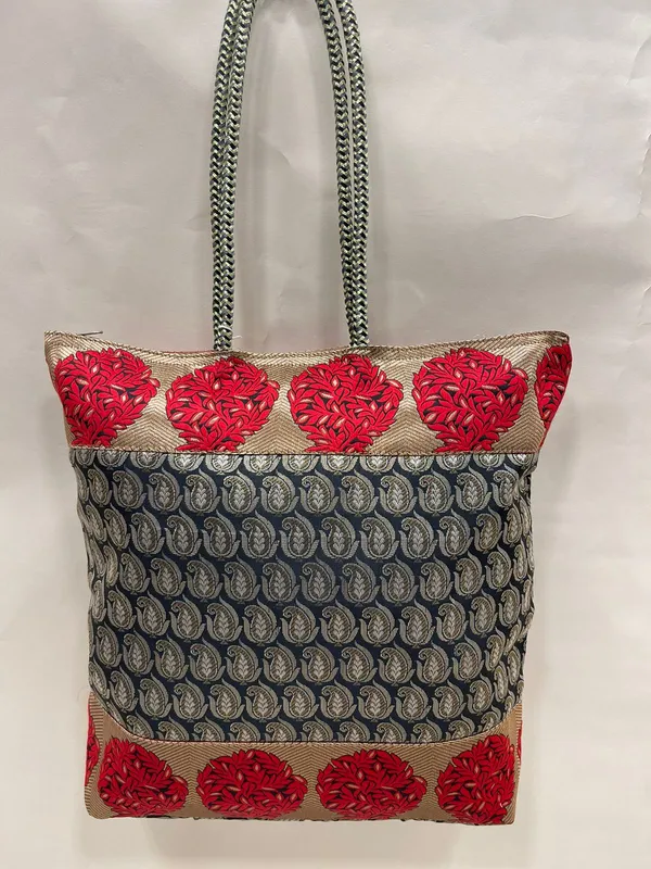 Black_Banarasi_Hand_Bag_HBG_4