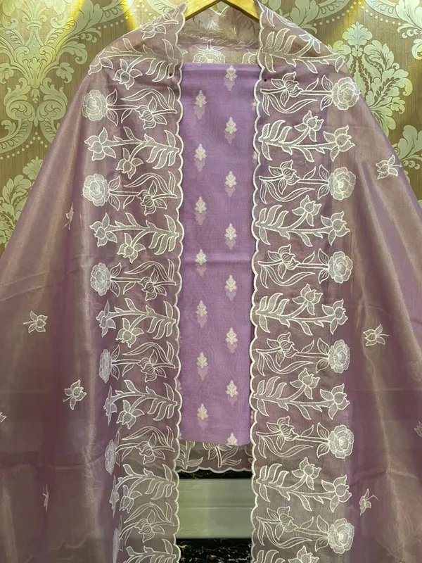Lavander_Tissue_Silk_thread_booti_weave_with_Tissue_silk_Cutwork_Border_Embroidery_Dupatta_1500ASG_TSE1