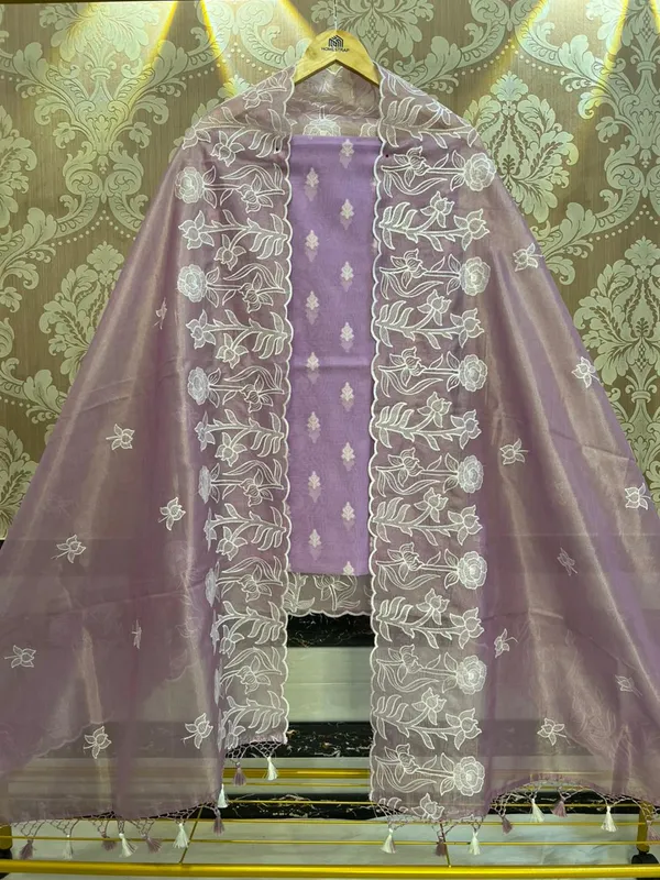 Lavander_Tissue_Silk_thread_booti_weave_with_Tissue_silk_Cutwork_Border_Embroidery_Dupatta_1500ASG_TSE1