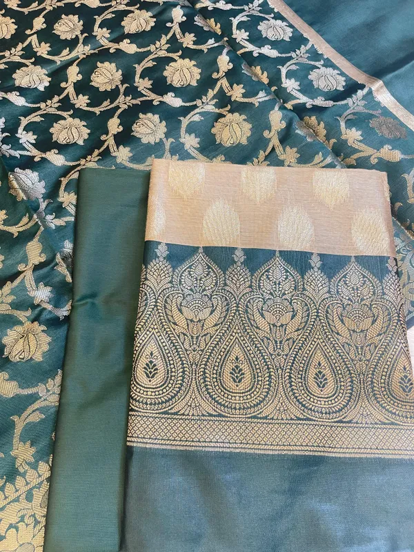 Beige_Art_Silk_Floral_Zari_Booti_Contrast_Banarasi_Suit_with_Dark_Green_Dupatta_625AJ_TPT39