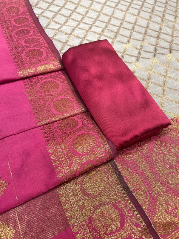 Off_White_Cotton_Silk_Manarasi_3_pcs_Suit_Set__with_Contrast_Magenta_Dupatta_650ASD_CS12