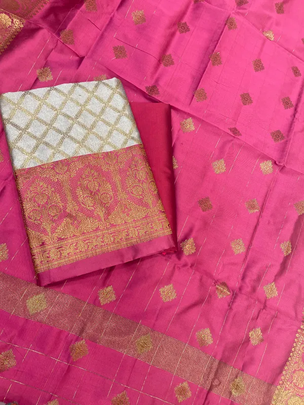 Off_White_Cotton_Silk_Manarasi_3_pcs_Suit_Set__with_Contrast_Magenta_Dupatta_650ASD_CS12