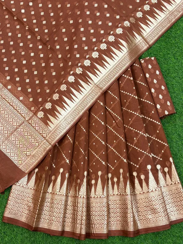 Brown_Banarasi_Chanderi_Lehenga_With_Skirt_Border_And_Zari_Booti_Dupatta_250PNJ_LNG10