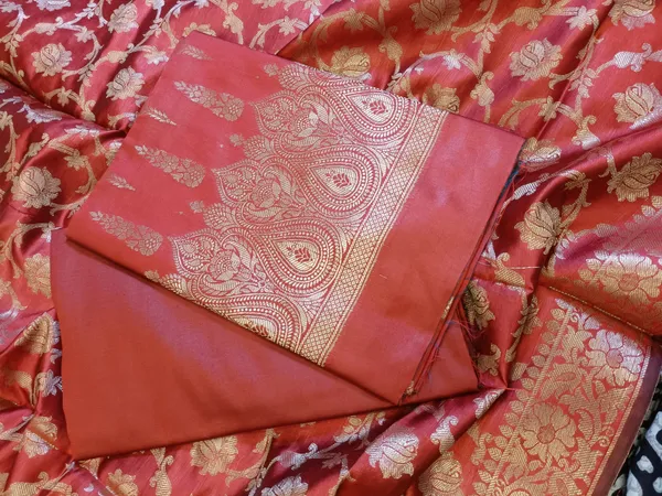 Red_Tapeta_Silk_Floral_Dual_Zari_Booti_with_Zari_Jaal_Dupatta_Banarasi_Suit__625AJ_TPT73