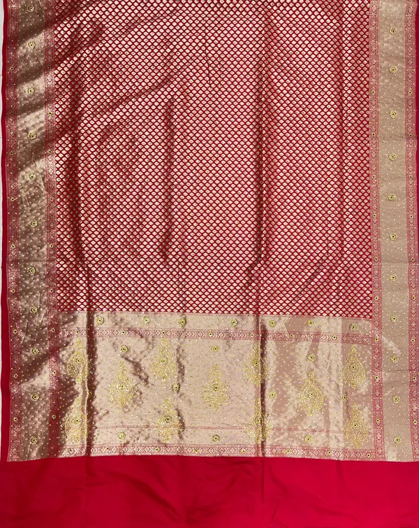Humairah_Presents_Red_Satin_Silk_Floral_Booti_Low_Stone_Work_Saree_with_Banarasi_Floral_Pallu_and_Red_Blouse