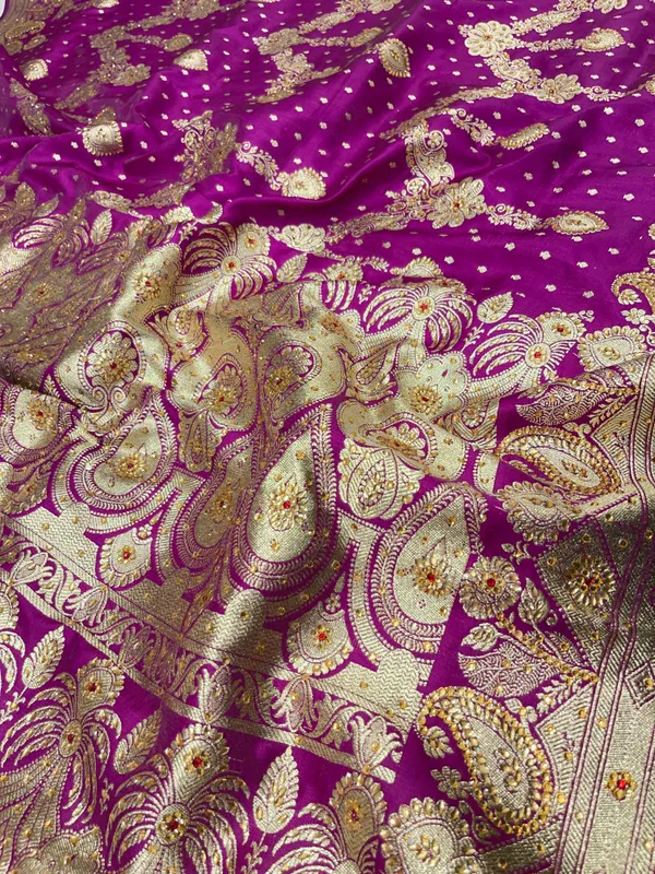 Humairah_Presents_Purple_Satin_Silk_Floral_Zari_Zig-Zag_Stripe_Low_Stone_Work_Banarasi_Saree_with_Banarasi_Pallu_and_Purple_Blouse_JA45_LW