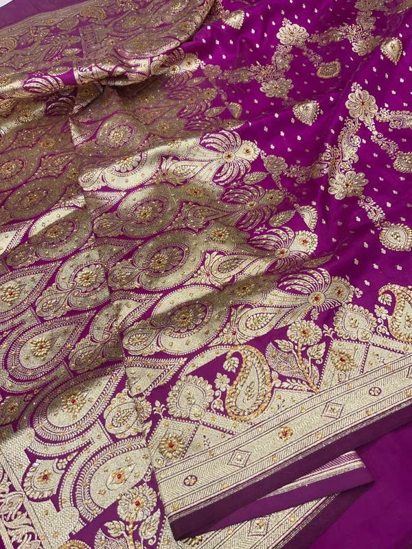Humairah_Presents_Purple_Satin_Silk_Floral_Zari_Zig-Zag_Stripe_Low_Stone_Work_Banarasi_Saree_with_Banarasi_Pallu_and_Purple_Blouse_JA45_LW