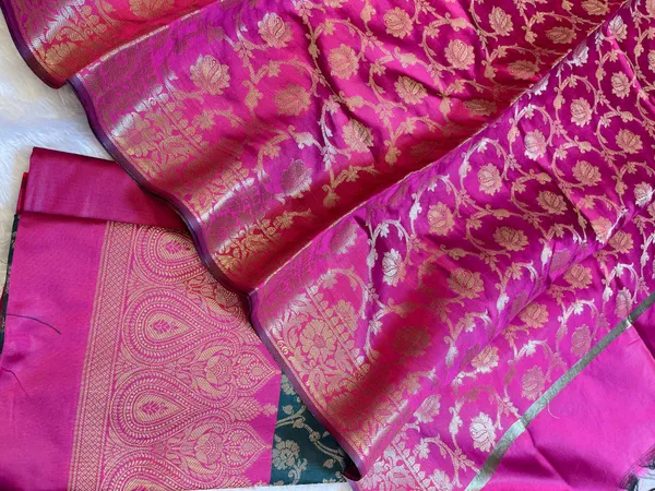 Darkgreen_Art_Silk_Floral_Zari_Jaal_Contrast_Banarasi_Suit_with_Pink_Dupatta_625AJ_TPT24