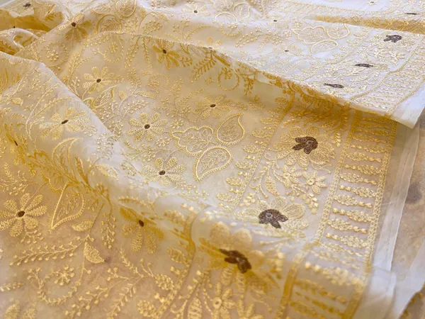 Pure_Handloom_Light_Yellow_Kora_Organza_Floral_Resham_Jaal_Embroidery_Banarasi_Saree_450AJ_ME1