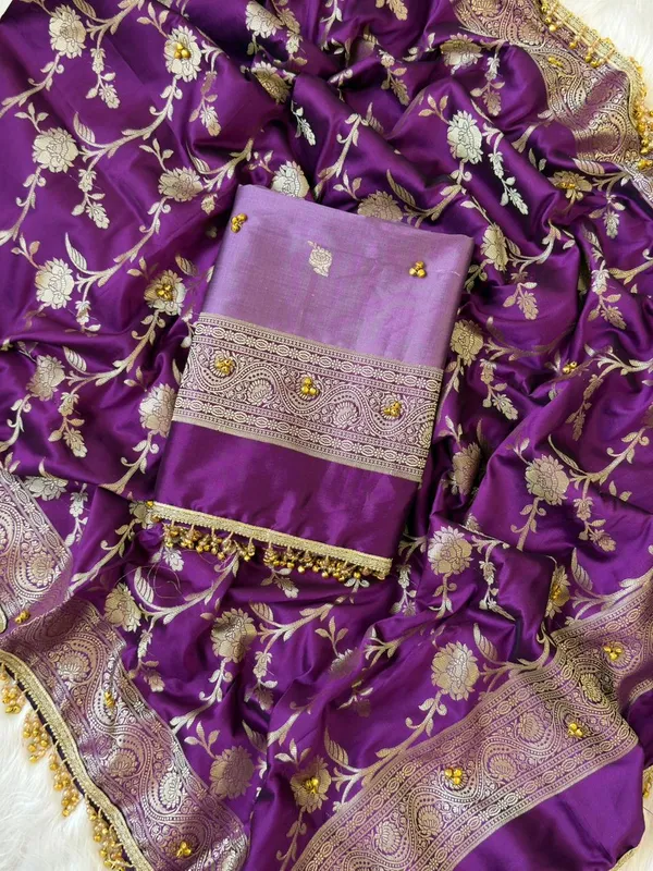 Lavander_Silk_Zari_Booti_With_Ghungroo_And_Lace_Work_Banarasi_Suit_220PNJ_SG2