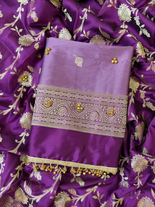 Lavander_Silk_Zari_Booti_With_Ghungroo_And_Lace_Work_Banarasi_Suit_220PNJ_SG2