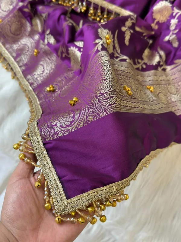 Lavander_Silk_Zari_Booti_With_Ghungroo_And_Lace_Work_Banarasi_Suit_220PNJ_SG2