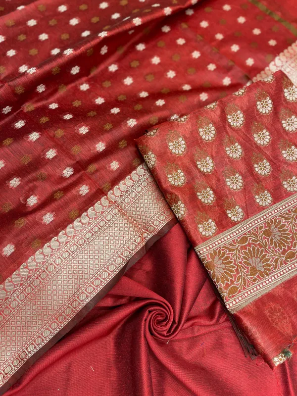 Humairah_Red_Cotton_Floral_Resham_Mina_Booti_3_pcs_Suit_set_with_Plain_Bottom_and_Resham_Zari_Chunri_Booti_Red_Dupatta