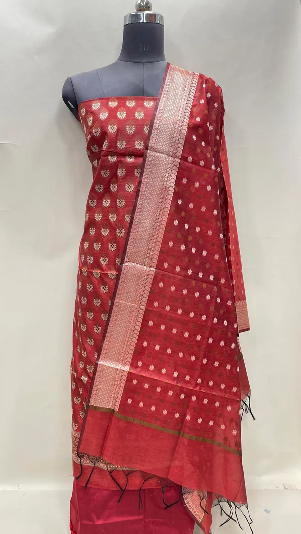 Humairah_Red_Cotton_Floral_Resham_Mina_Booti_3_pcs_Suit_set_with_Plain_Bottom_and_Resham_Zari_Chunri_Booti_Red_Dupatta